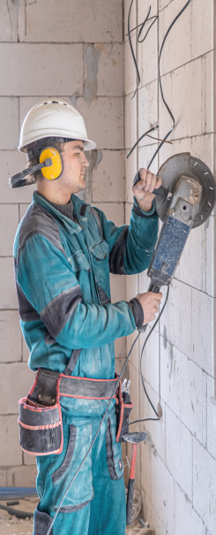 hombre con herramientas trabajando